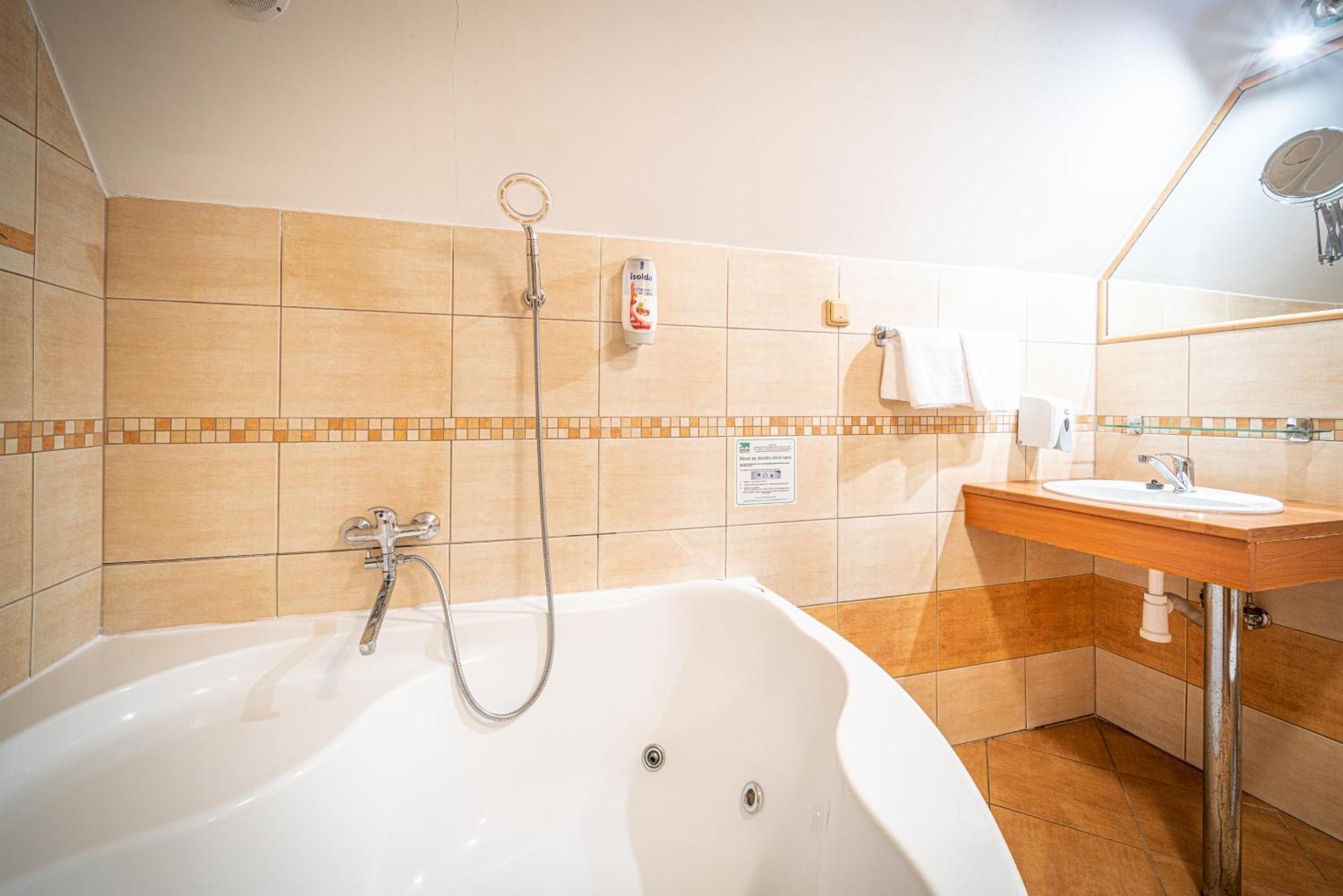 Bungalovy Sepetna - Pro 4 Osoby ออสตราวิเซ ภายนอก รูปภาพ